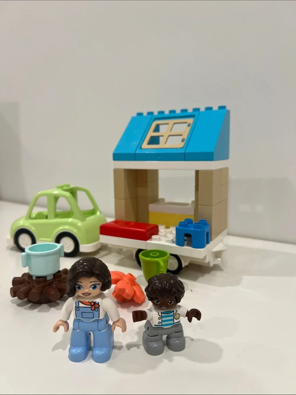 LEGO DUPLO Family House on wheels with 2 figures car - toddler toy - Picture 3 of 4